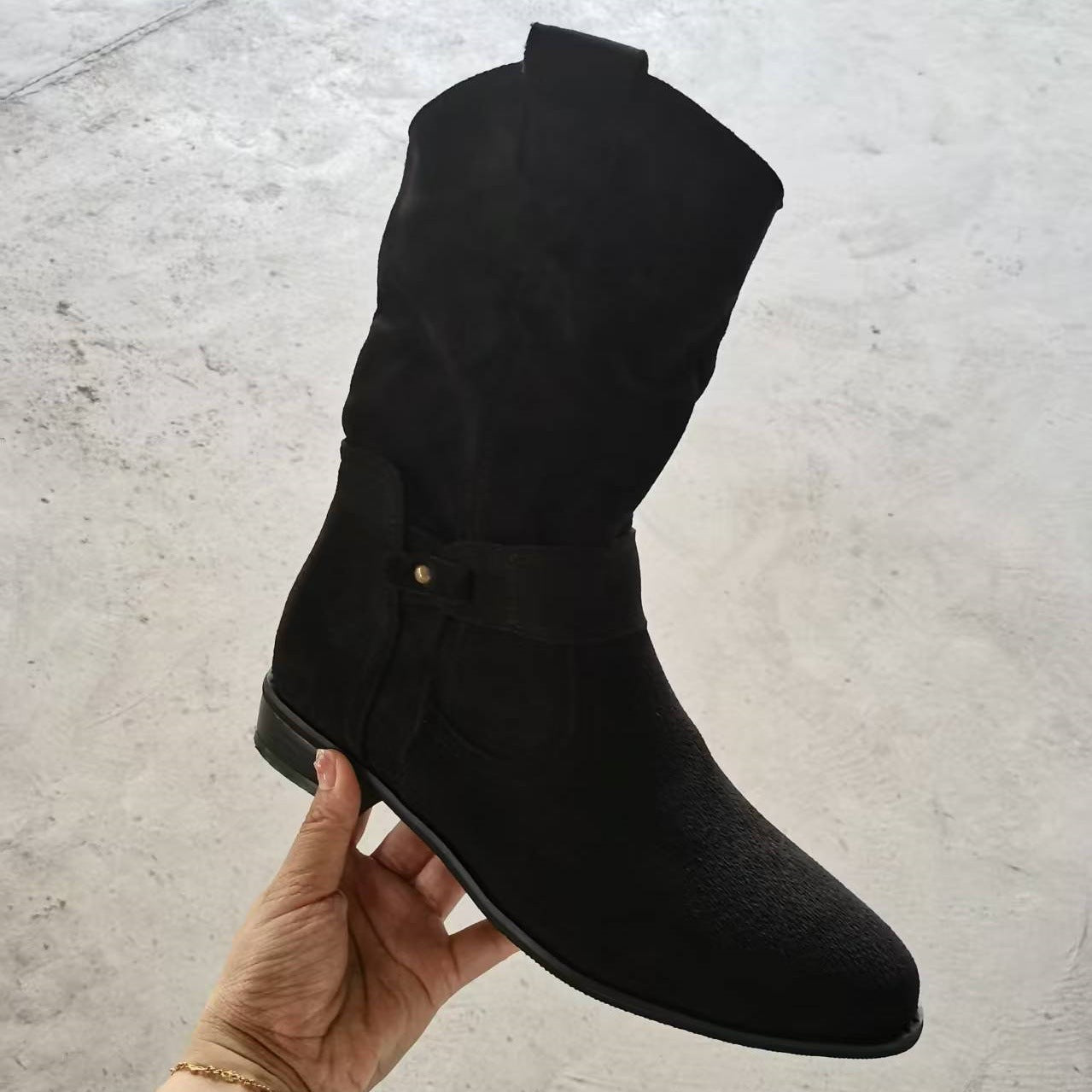Women's suede ankle boots in fashion color
