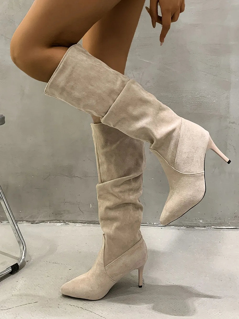 Pointed-toe side-zip fashion boots