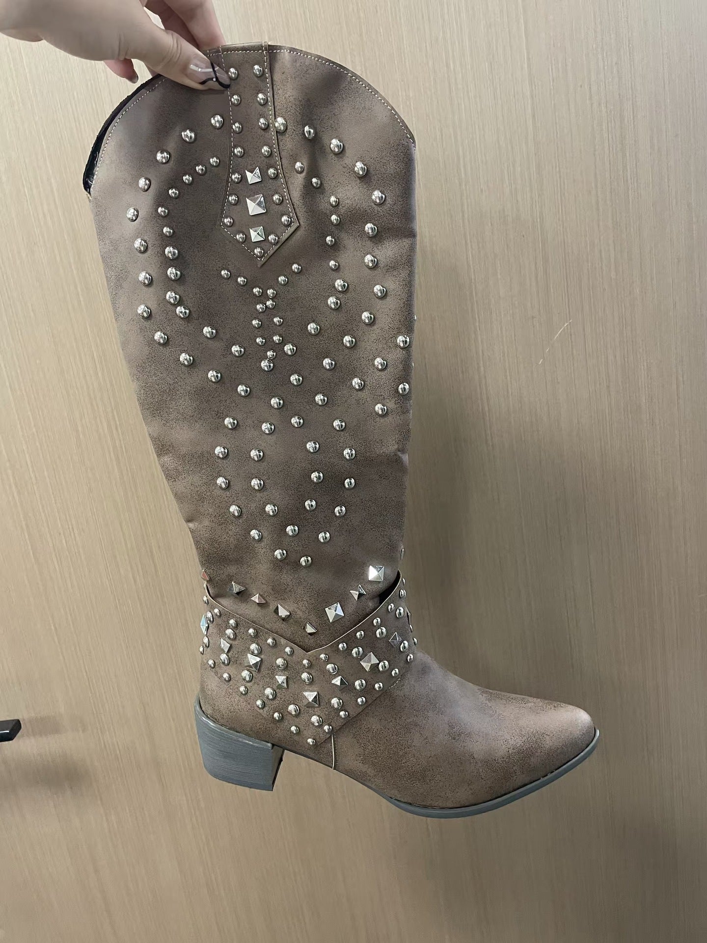 Riveted fashion boots for autumn outfits
