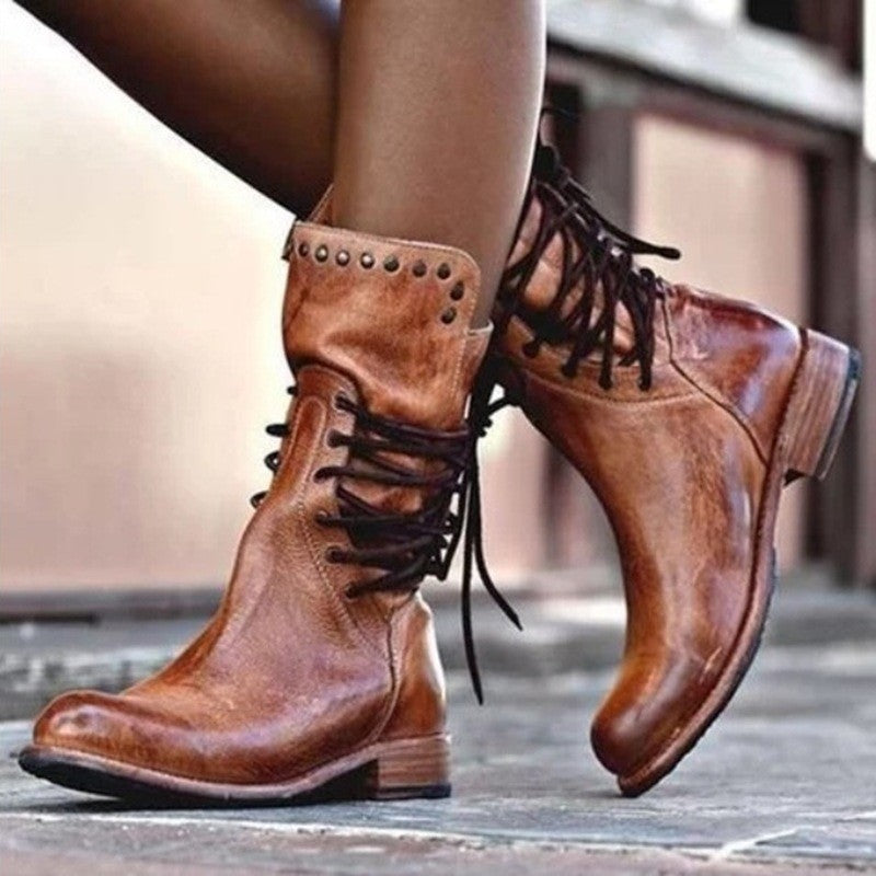 Low chunky-heel winter boots in neutral colors