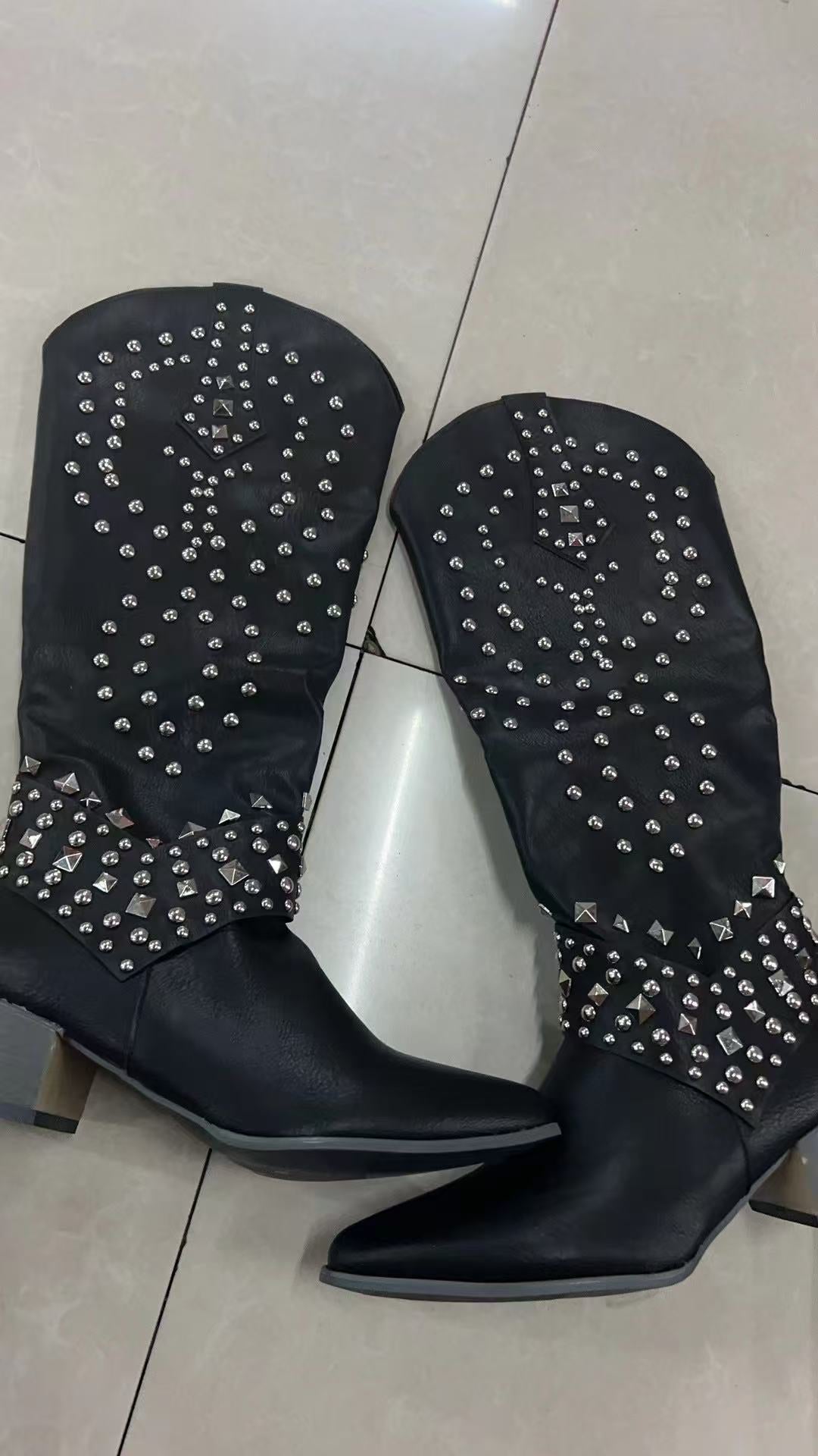 Rivet-detail winter boots side view