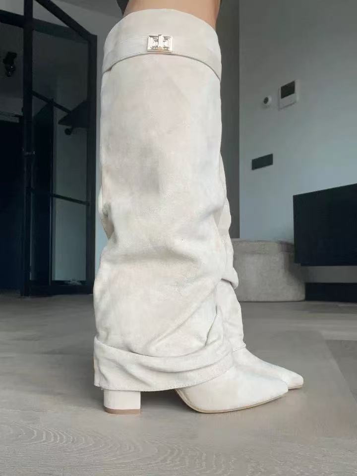 Pleated statement boots for autumn and winter